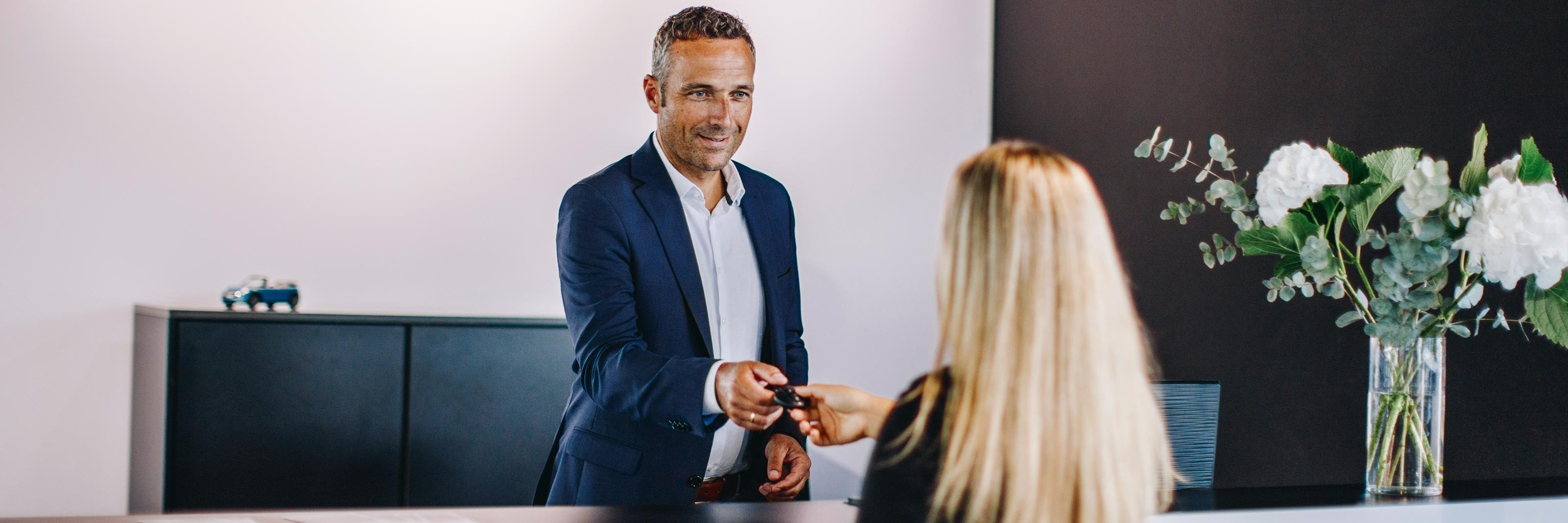 MINI Accessories - mini service center representative men handing over car keys to woman